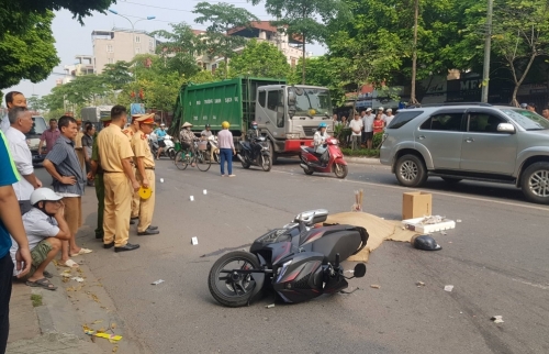 Hà Nội: Người đàn ông đi xe máy tử vong do va chạm với xe bồn