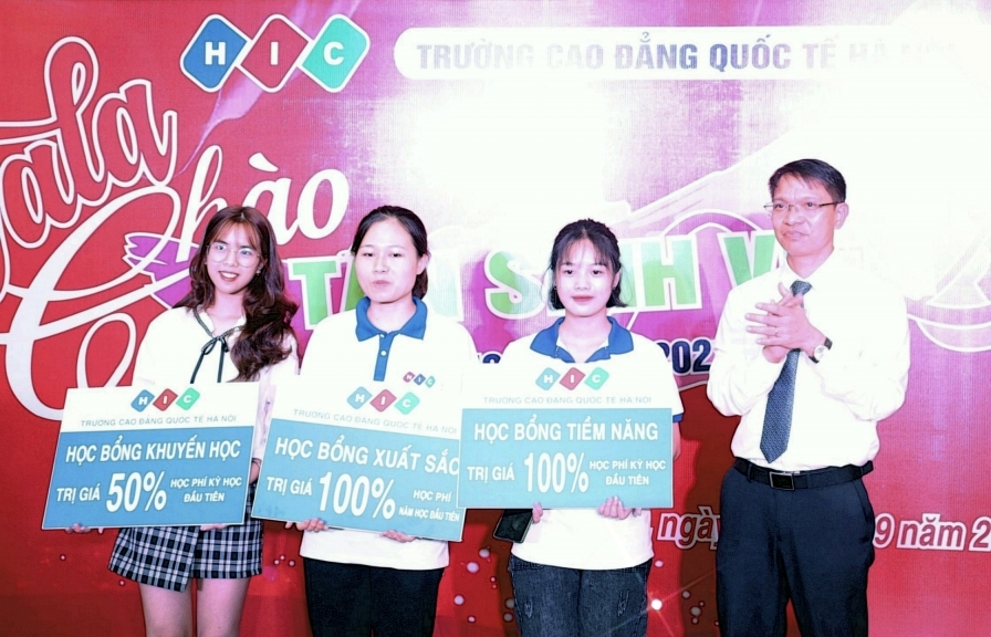 Trường CĐ Quốc tế Hà Nội tổ chức gala chào tân sinh viên năm 2020