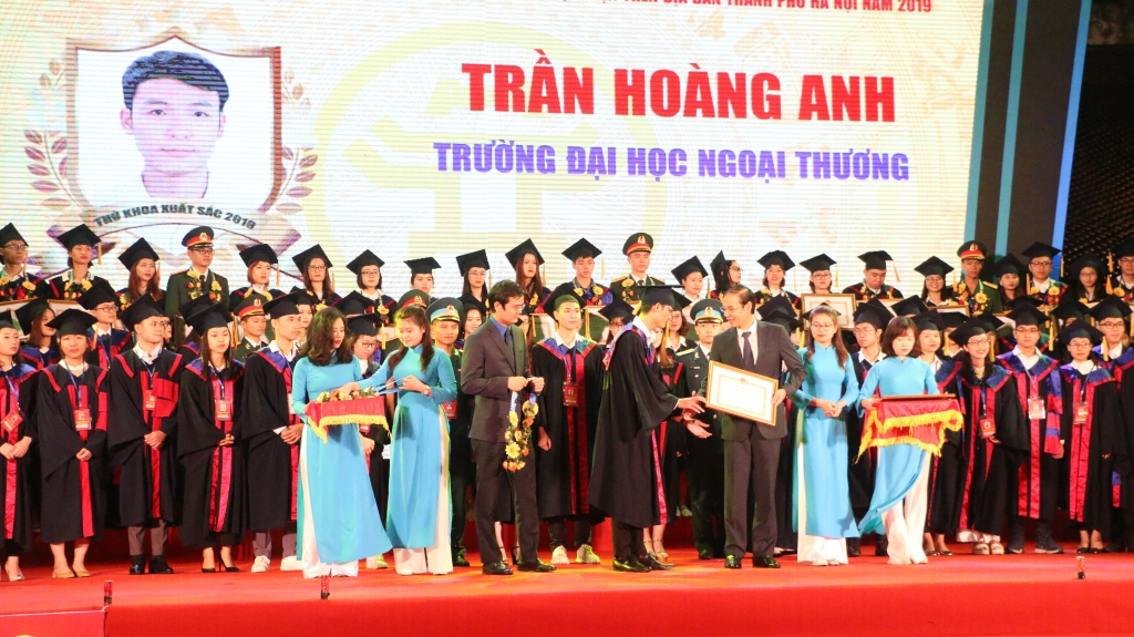 ha noi tuyen duong 86 thu khoa xuat sac tot nghiep dai hoc nam 2019