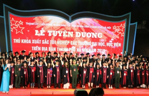 Hà Nội tuyên dương 86 thủ khoa xuất sắc tốt nghiệp đại học năm 2019