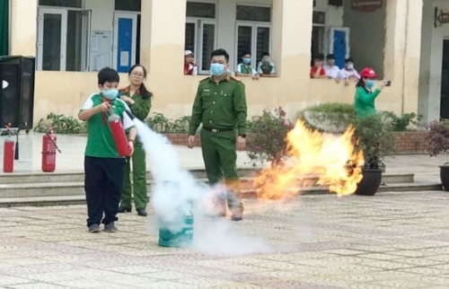 Giáo dục về Luật Phòng cháy chữa cháy cho học sinh và tập huấn kỹ năng PCCC tại trường