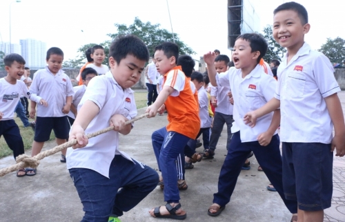 Học sinh Tiểu học Yên Nghĩa hào hứng với các hoạt động chào mừng ngày 20-11