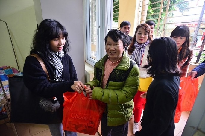 Gói ghém yêu thương, trao gửi nghĩa tình mùa xuân goi ghem yeu thuong trao gui nghia tinh mua xuan