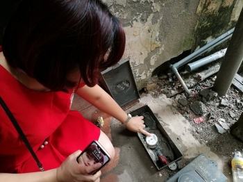 vu tien nuoc 236 trieuthang o ha noi thao dong ho nuoc di kiem dinh o ben thu ba