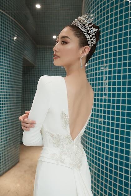 Hoa hậu Lương Thùy Linh xuất hiện lộng lẫy trong váy cưới 6000$