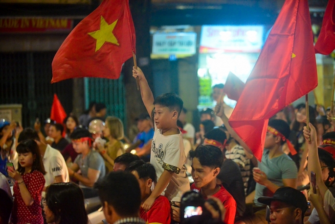 cdv ha noi thuc trang dem ra duong an mung sau chien thang lich su cua olympic viet nam