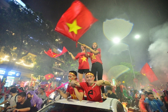 hang nghin co dong vien do len bo ho sat canh cung olympic viet nam