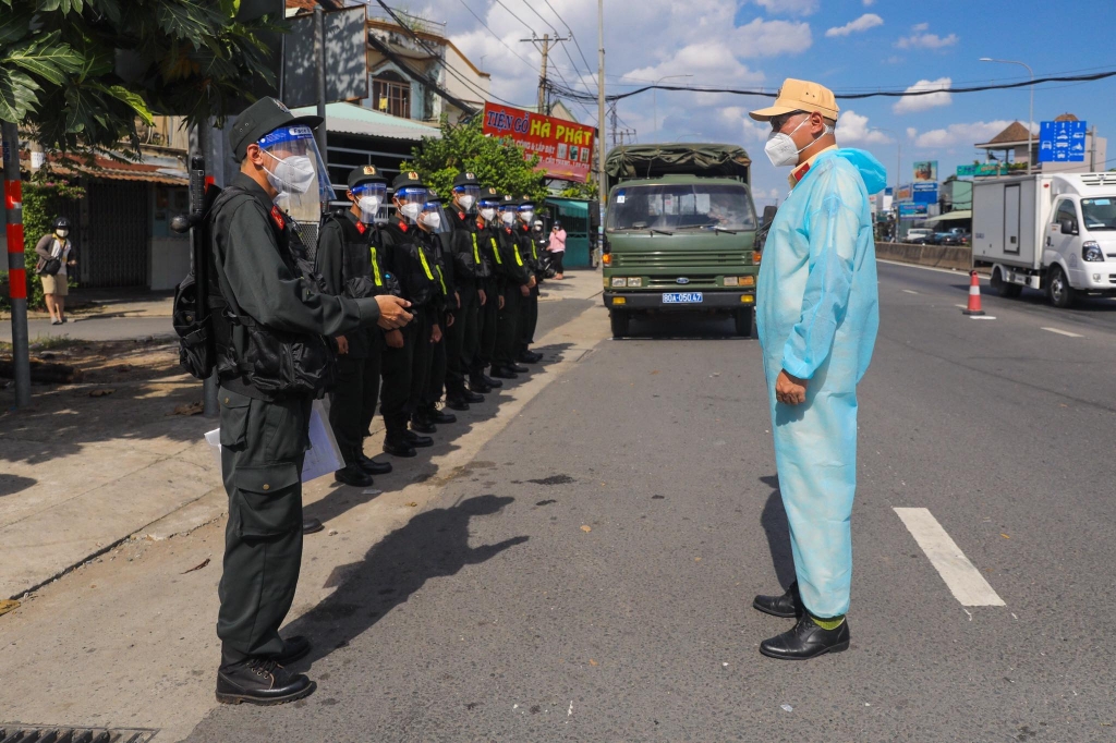“Chúng tôi ra đường vì thành phố bình yên, các bạn ở nhà vì thành phố an toàn”