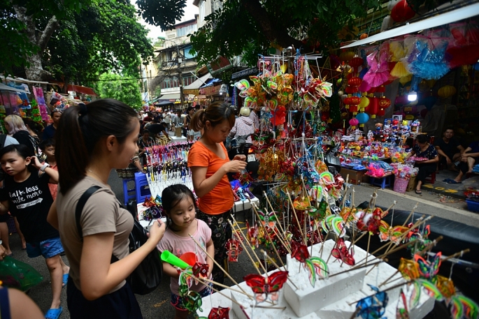 lung linh pho den lon nhat ha noi