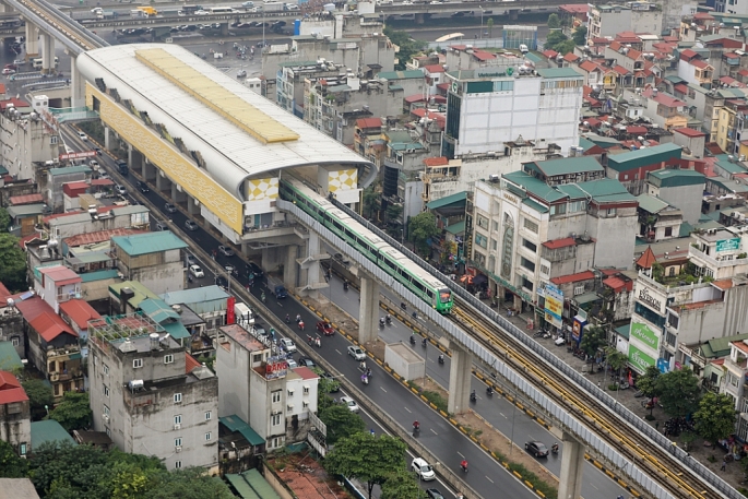 4 doan tau duong sat cat linh ha dong bat ngo di chuyen noi duoi truoc ngay chay thu