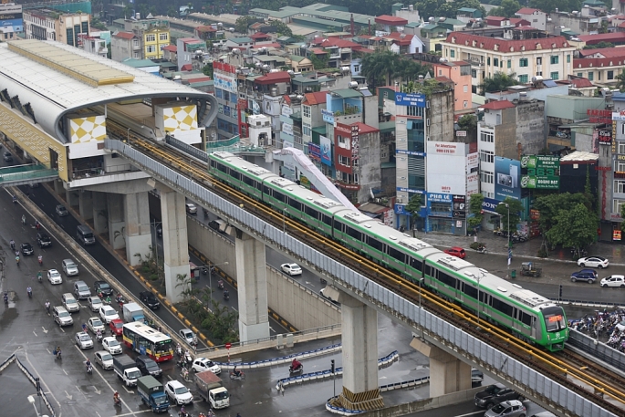 4 doan tau duong sat cat linh ha dong bat ngo di chuyen noi duoi truoc ngay chay thu