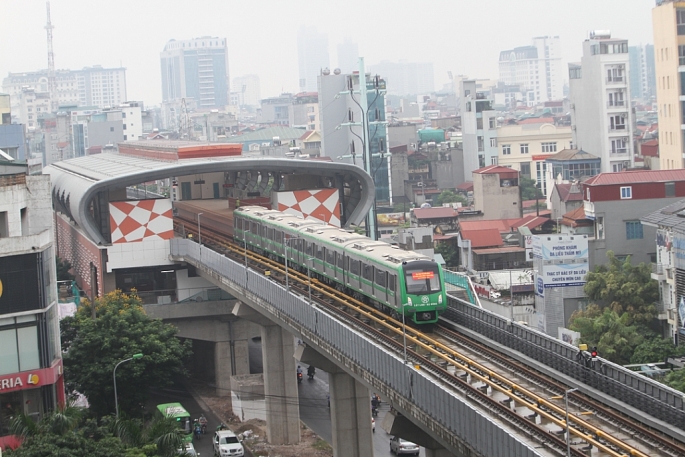 4 doan tau duong sat cat linh ha dong bat ngo di chuyen noi duoi truoc ngay chay thu