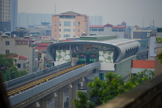 4 doan tau duong sat cat linh ha dong bat ngo di chuyen noi duoi truoc ngay chay thu