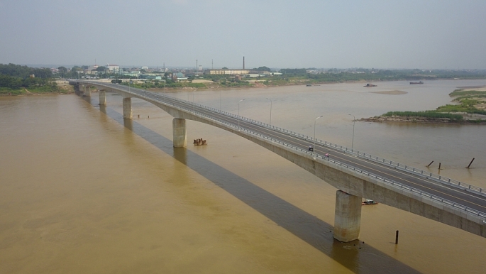 ngam tu tren cao cau vuot 1500 ty noi ba vi phu tho