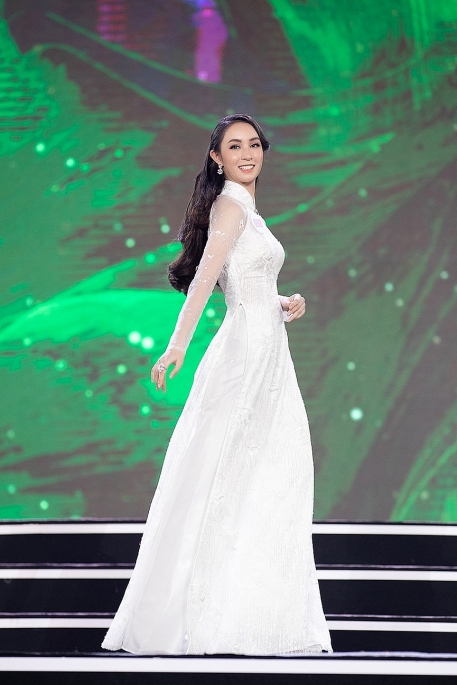 Màn trình diễn áo dài ấn tượng của dàn thí sinh Hoa hậu Việt Nam 2020