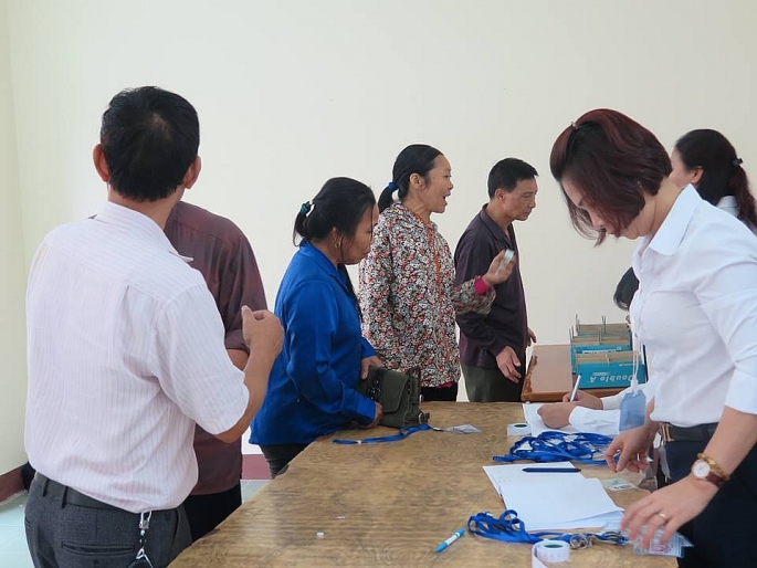 Bệnh nhân cũng dự tòa để dõi theo phiên xử benh nhan cung du toa de doi theo phien xu