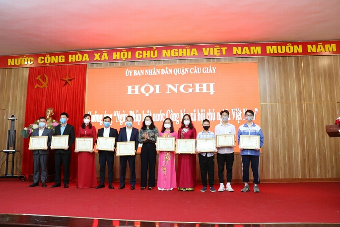 Quận Cầu Giấy hưởng ứng “Ngày Pháp luật Việt Nam” và trao giải cuộc thi tìm hiểu pháp luật