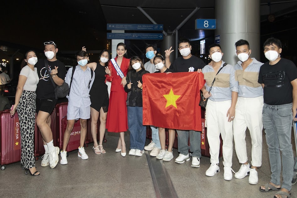 Đỗ Hà mang gần 200kg hành lý để thi Miss World 2021