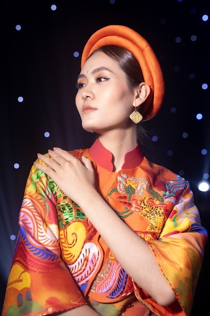 Team Lương Thùy Linh hội ngộ trong trang phục áo dài tại chương trình Chào Xuân mới