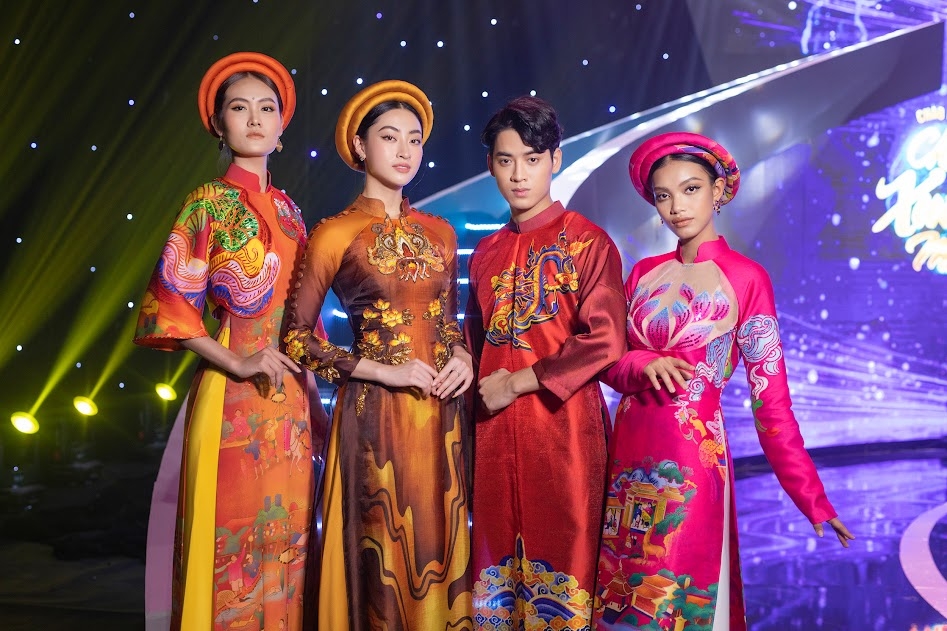 Team Lương Thùy Linh hội ngộ trong trang phục áo dài tại chương trình Chào Xuân mới