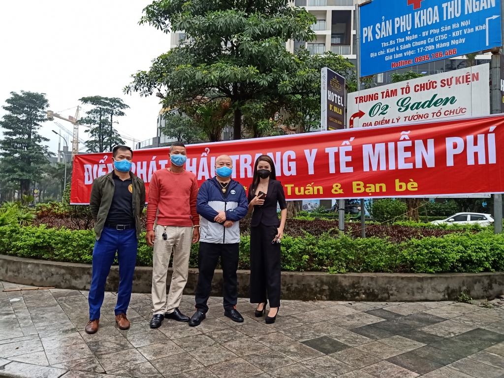 Nhóm nhà báo phát 11.000 khẩu trang miễn phí chung tay đẩy lùi dịch Covid-19 nhom nha bao phat 11000 khau trang mien phi chung tay day lui dich covid 19