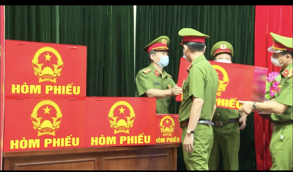 Hình ảnh của CATP Hà Nội bảo đảm quyền bầu cử cho những “cử tri đặc biệt”