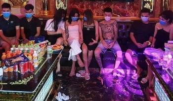 Làm rõ hành vi nhóm đối tượng vào quán karaoke nhưng không hát…