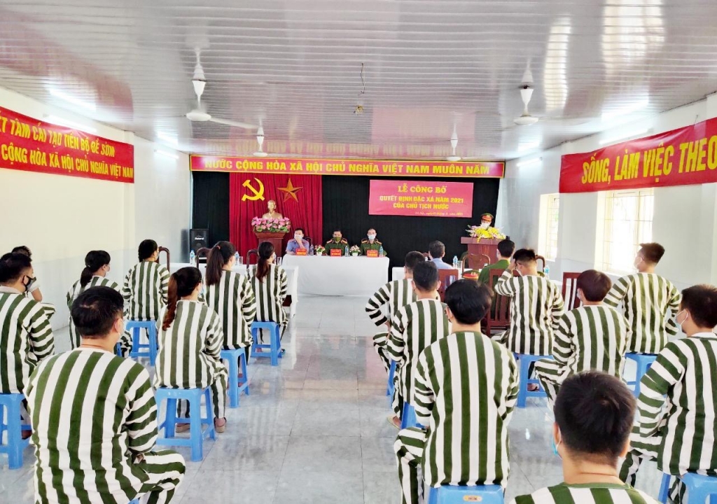 Hà Nội: CATP Hà Nội bố trí xe đưa 55 phạm nhân ra tù diện đặc xá về tận nơi cư trú