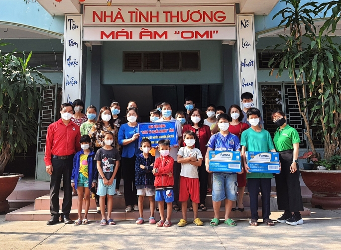 Qũy Phát triển Tài năng Việt của Ông Bầu thực hiện nhiều chương trình thiện nguyện thiết thực trước thềm Tết Nguyên đán