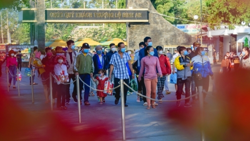 Hàng trăm ngàn lượt khách “xông đất” Núi Bà Tây Ninh đầu năm mới