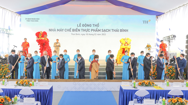 Bà Thái Hương cùng lãnh đạo tỉnh Thái Bình triển khai Lễ động thổ nhà máy.