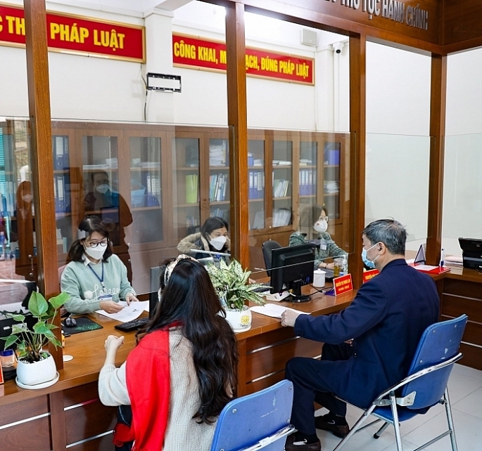 -	Người dân thực hiện TTHC sau Tết Nguyên đán Nhâm Dần 2022 tại bộ phận một cửa quận Hoàn Kiếm