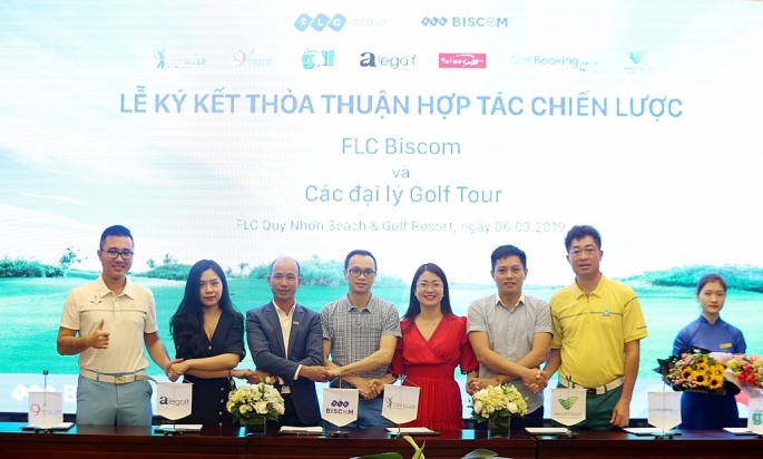 "Cú bắt tay" đột phá của FLC Biscom vôi 10 đại lý golf tour lớn nhất Việt Nam cu bat tay dot pha cua flc biscom voi 10 dai ly golf tour lon nhat viet nam
