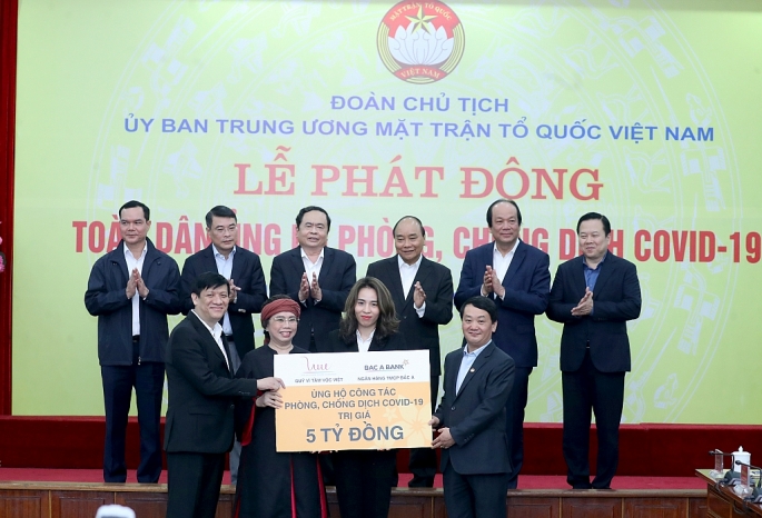 bac a bank ung ho 5 ty dong gop suc phong chong dich covid 19