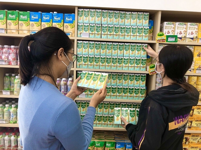 Nhiều mẹ Việt lựa chọn sữa Nutifood Yêu Việt Nam được trợ giá cho con