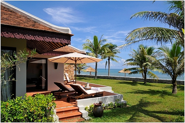 du lich xa nha de ta them gan cung ana mandara hue beach resort spa