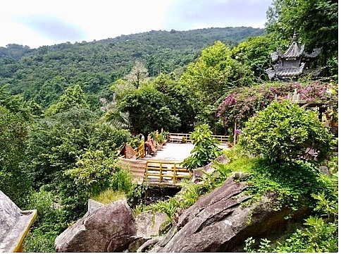 Trả lại nơi tôn nghiêm thanh tịnh ngôi chùa Bửu Quang- Gia Lào tra lai noi ton nghiem thanh tinh ngoi chua buu quang gia lao