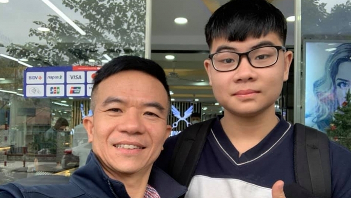 1.	Anh Nguyễn Đức Hùng (trái) và con trai Nguyễn Đức Hà Phan. ẢNH: FB NHÂN VẬT