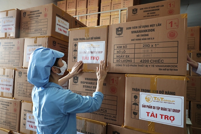 Tập đoàn T&T Group “tiếp sức” cho TP Hồ Chí Minh 500.000 bộ bơm tiêm nhằm hỗ trợ địa phương trong đợt tiêm chủng vắc-xin COVID-19 lớn nhất từtrướcđến nay.