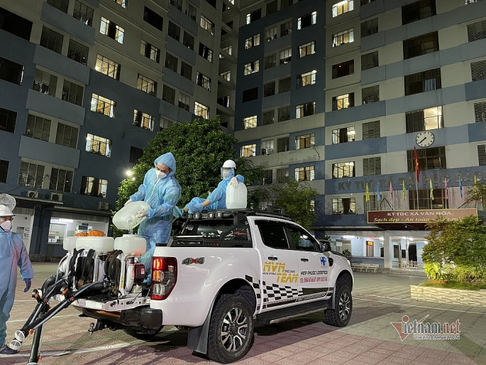 Những thành viên của Câu lạc bộ bán tải Pickup and Friends (PNF) hàng đêm thực hiện những chuyến xe phun khử khuẩn với “người bạn” Ford Ranger tại thành phố Hồ Chí Minh