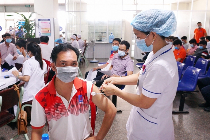 1.000 người lao động BSR đã được tiêm mũi thứ nhất vắc-xin phòng Covid-19 AstraZeneca.
