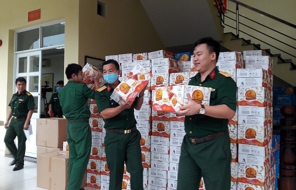 72.000 sản phẩm Trà Thanh Nhiệt Dr Thanh tiếp tục tiếp sức đồng bào, chiến sĩ Quân khu 5 và Quân khu 7