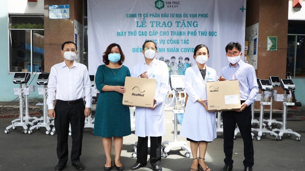 Van Phuc Group tặng 26 máy thở cho các bệnh viện tại TP Thủ Đức