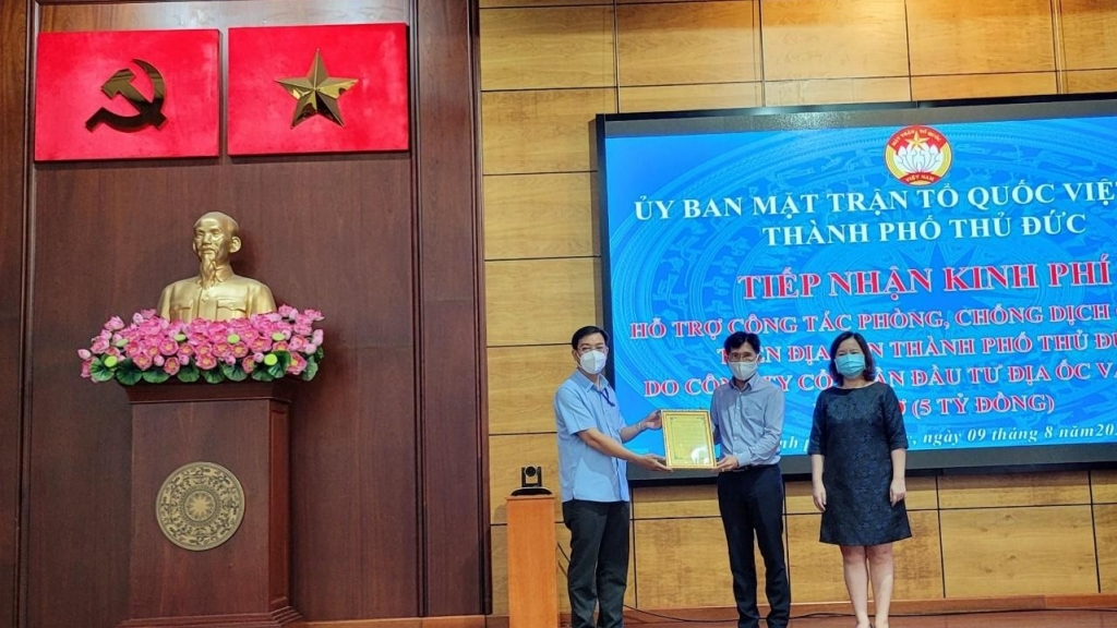 Van Phuc Group ủng hộ 10.000 phần quà cho các hoàn cảnh khó khăn do dịch bệnh COVID-19
