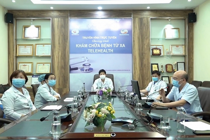 : Các bác sĩ BV Tim Hà Nội tư vấn trực tuyến cho các BV vệ tinh.