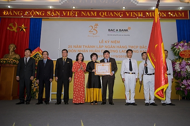 BAC A Bank kỷ niệm 25 năm thành lập và đón nhận Huân chương Lao động hạng Ba bac a bank ky niem 25 nam thanh lap va don nhan huan chuong lao dong hang ba