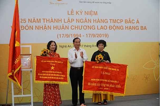 BAC A Bank kỷ niệm 25 năm thành lập và đón nhận Huân chương Lao động hạng Ba bac a bank ky niem 25 nam thanh lap va don nhan huan chuong lao dong hang ba