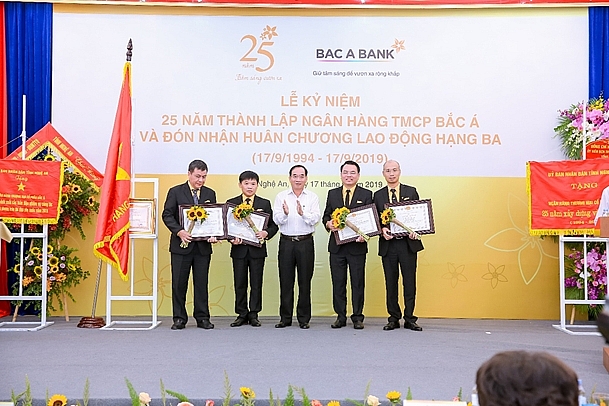 BAC A Bank kỷ niệm 25 năm thành lập và đón nhận Huân chương Lao động hạng Ba bac a bank ky niem 25 nam thanh lap va don nhan huan chuong lao dong hang ba