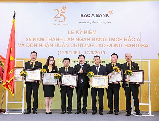 BAC A Bank kỷ niệm 25 năm thành lập và đón nhận Huân chương Lao động hạng Ba bac a bank ky niem 25 nam thanh lap va don nhan huan chuong lao dong hang ba