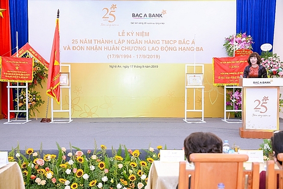 BAC A Bank kỷ niệm 25 năm thành lập và đón nhận Huân chương Lao động hạng Ba bac a bank ky niem 25 nam thanh lap va don nhan huan chuong lao dong hang ba